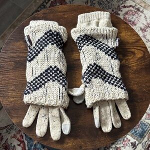 MUKLUKS Knit Chevron Fingerless Gloves